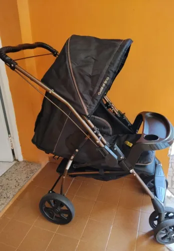 Carrinho de bebê usado da Marca Galzerano