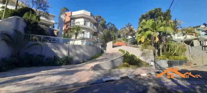 Casa dos sonhos mobiliada pronta pra morar: vista pro lago e piscina em condomínio fechado