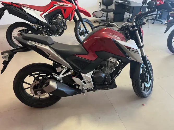 OPORTUNIDADE PARA TER SUA CB 300 Km