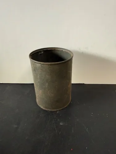 Antiga Lata de Metal Colecionável - Item Rústico de Época