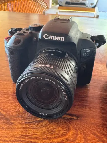 Câmera Canon EOS T7i (800D) + Lente 18-55mm IS STM + 3 Baterias e Carregador Duplo