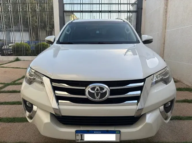 Toyota Hilux SW4 SRX 4X4 2.8 TDI 16V Dies. Aut. 2018