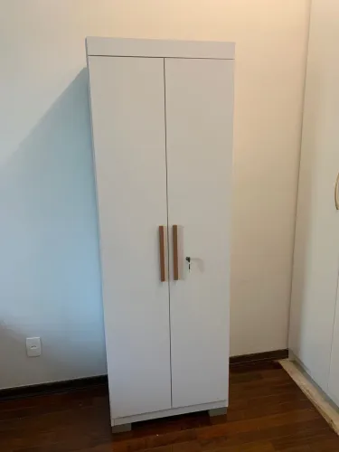 Armário 2 portas com chave