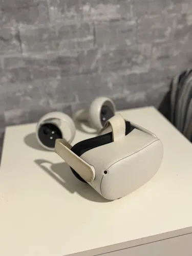 Meta Quest 2 VR + 2 Controles | Excelente Estado | Pronto para Usar