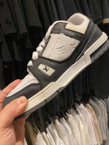 Tênis Louis Vuitton número 40