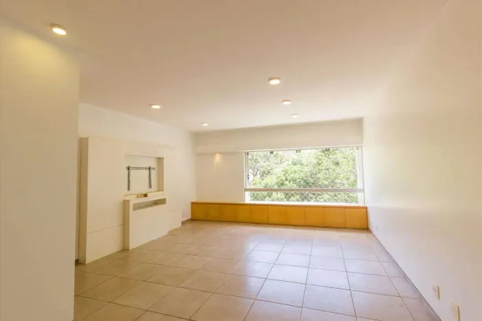 ALUGUEL- 156M² - SQS 104 BLOCO G - 4 QUARTOS (1 suíte)