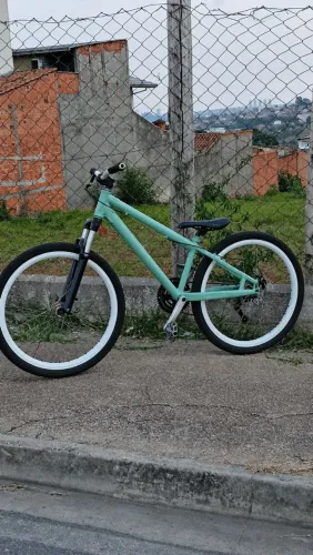 Bicicleta semi nova 