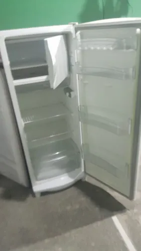 Vendo geladeira d gelo consul ,nova 