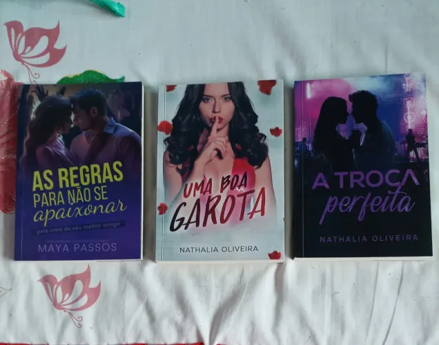 LIVROS PRATICAMENTE NOVOS NUNCA LIDO