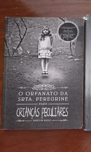 Livro "O Orfanato da Srta. Peregrine Para Crianças Peculiares"