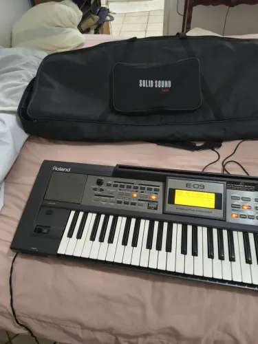Teclado Roland E 09 arranjador