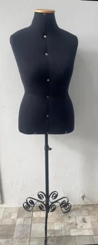 Modelo feminino para costura