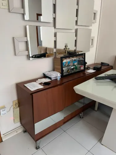 Mesa de jantar quadrada com tampo de vidro + 4 cadeiras impermeabilizadas