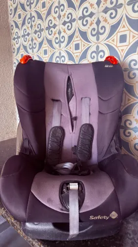 Cadeira bebê conforto marca Safe Fide cinza com vermelho peso de 0 a 36 kg