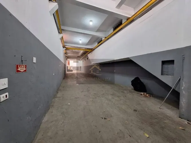 Galpão 220 m² de Vão Livre, 323 m² Construídos e Mezanino