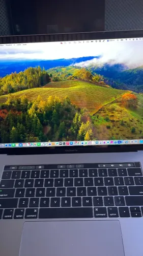 MacBook Pro 15,4 Pol 2016 - Core i7 2,7GHz / 16GB RAM / SSD 480GB - Touch Bar + Touch ID