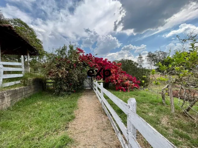 Propriedade Rural Completa com Nascente, Lago, Piscina e Estrutura para Gado - 40.000 m² e