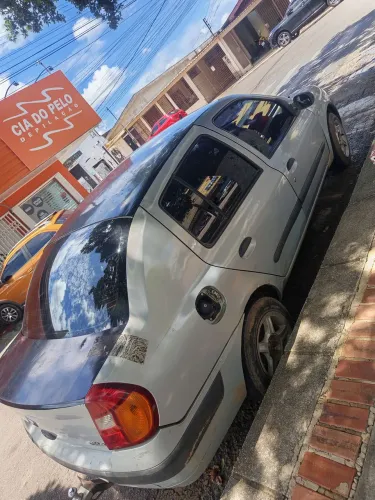 Renault Clio Sed.rl/auth.1.0/1.0 Hi-power 16V 4P 2004