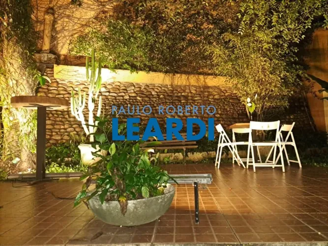 CASA ASSOBRADADA - CIDADE JARDIM - SP