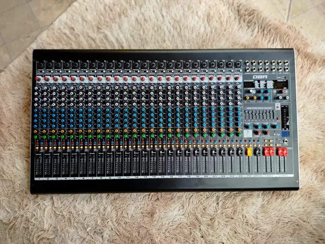 Mesa de Som Analógica DBR DM24 USB - 24 Canais Bluetooth