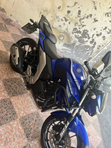 Yamaha Fazer FZ25 2022 + 25.500 km + Impecável + Acessórios