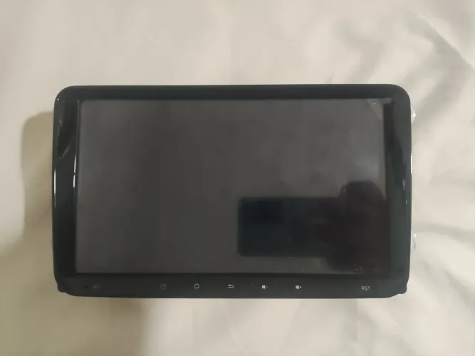A central multimídia Aikon Atom Core Red (2GB RAM / 64GB de memória interna)