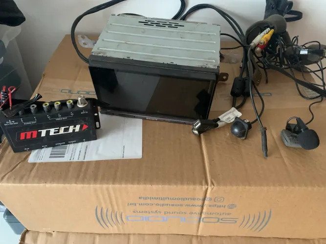 Multimidia - Radio, Microfone, Camera traseira - Ótimo estado