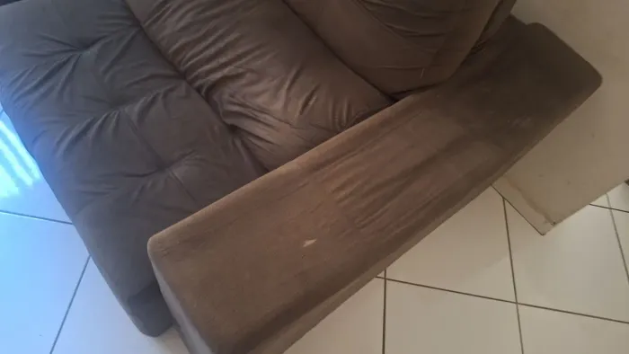 Sofá antigo em excelente estado.