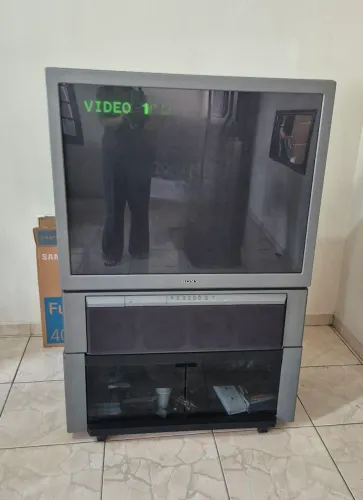 TV Sony Tubo Projeção 43, com Rack.