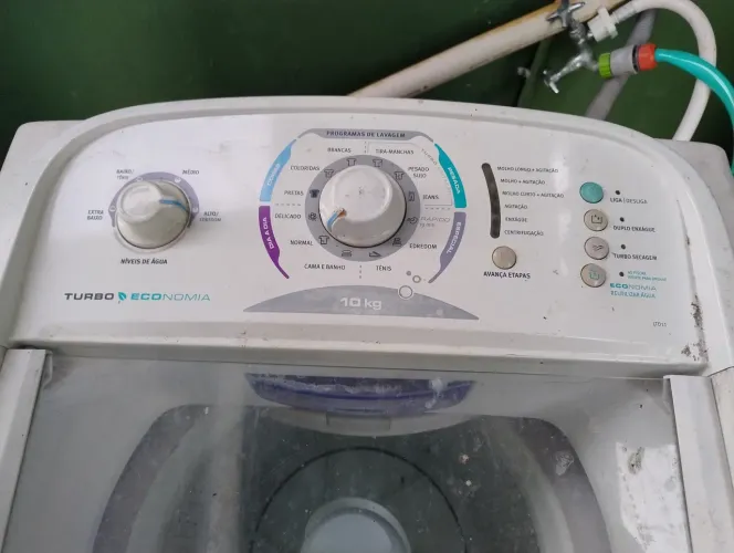 Máquina de lavar para retirar peças