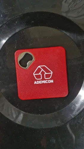: Abridor de Garrafas Temático Promocional Ademicon Vermelho