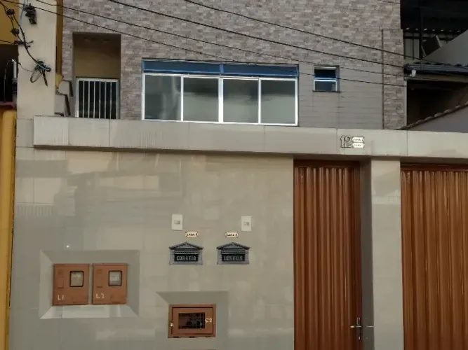 ALUGO STUDIO a 212 metros do portão UFJF - confortável - garagem - área externa