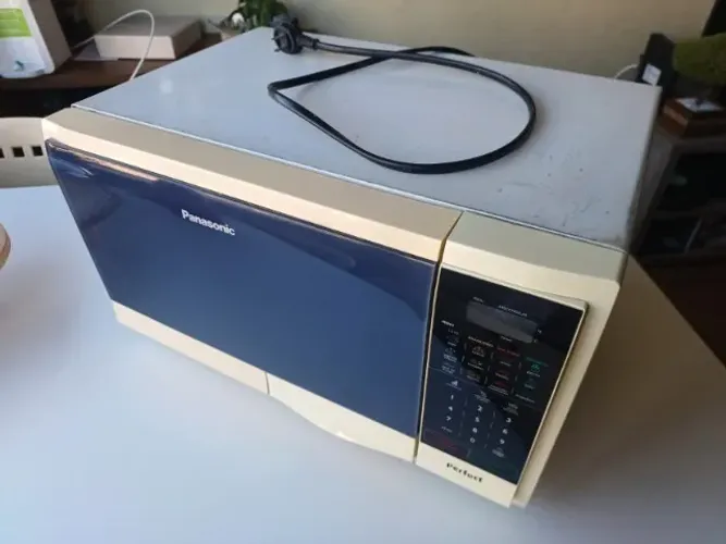 Microondas Panasonic 28L - 127V - Usado