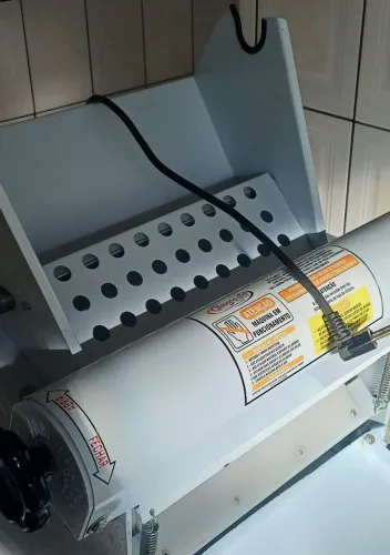 Cilindro elétrico profissional para massas,de brinde acompanha uma seladora.