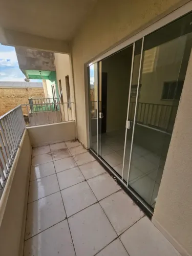 Apartamento barato com suite e sacada no centro de várzea grande