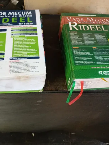 DOAÇÃO. Livros de Direito diversos 