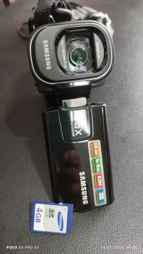 Filmadora e tira foto