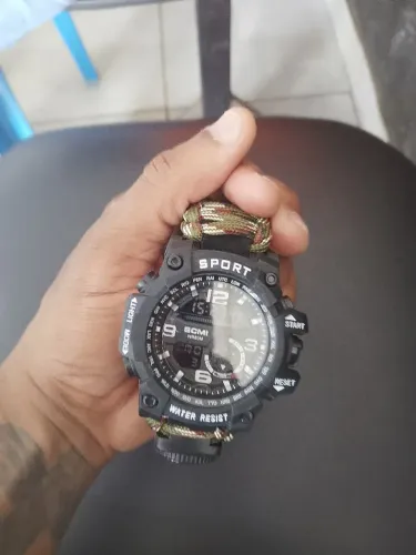 Relógio tático camuflado
