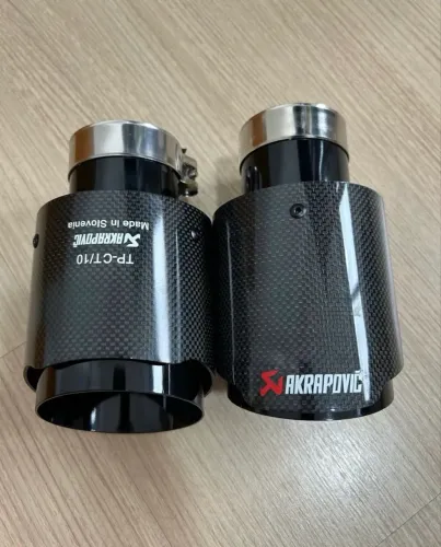PONTEIRA ESPORTIVA AKRAPOVIC 4 POLEGADAS PAR