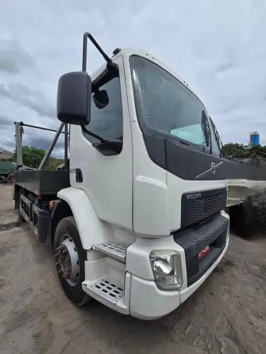 Caminhão Volvo VM 220 Poliguindaste Grimald 32.900km