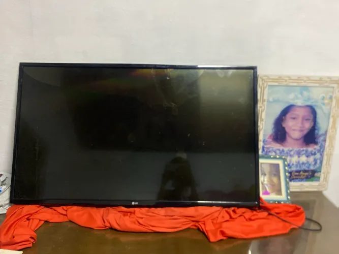 Vendo uma TV com display para aproveitar placa etc