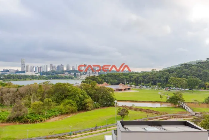 Casa com 4 suítes e 3 vagas à venda no Bigorrilho