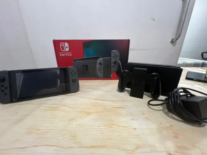 Nintendo Switch V2 Cinza Completo + MicroSD 64GB + Película