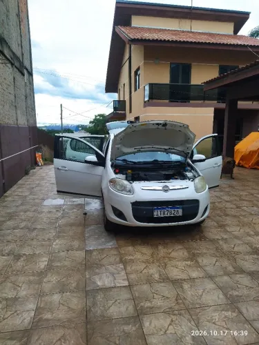 Fiat Palio Attractive 1.0 EVO Fire Flex 8V 5P 2013