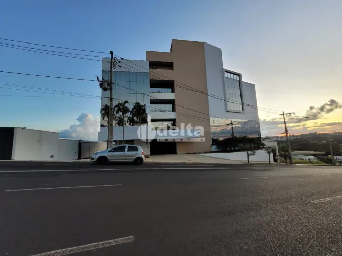 Prédio disponível para aluguel no bairro Morada da Colina em Uberlândia-MG