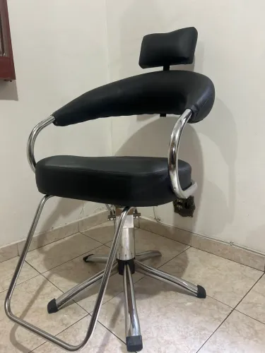Cadeira de cabeleireiro seminova 