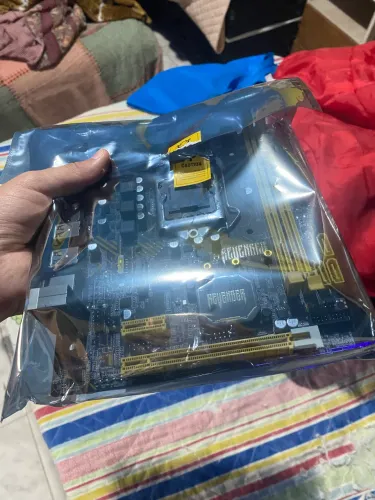 Placa-mãe Revenger G-H61K B75 LGA 1155 com suporte a NVMe M.2 e UEFI.