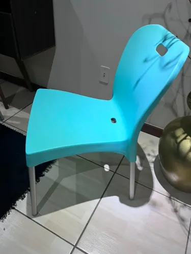 Kit com 6 Cadeiras Modernas / Poltronas em Polipropileno e Pés Metálicos