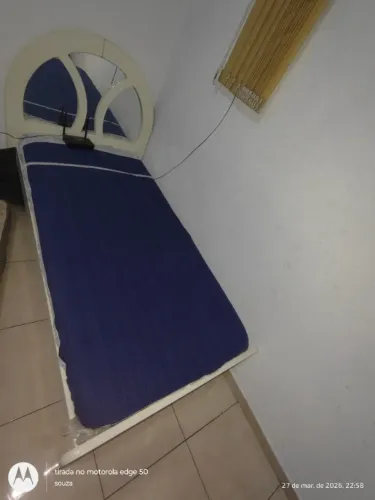 Cama tradicional de madeira 