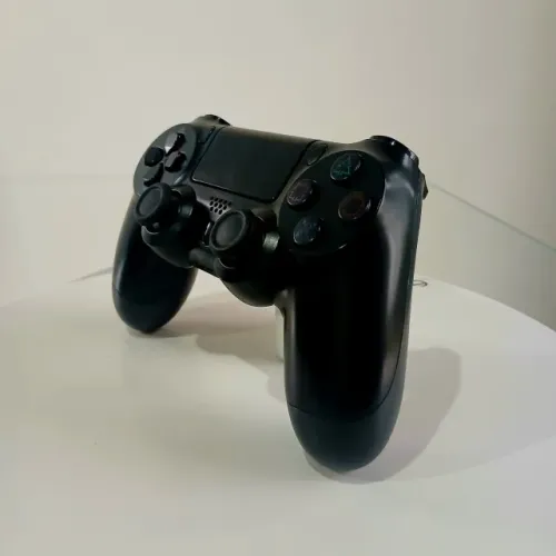Controle de PS4 - Paralelo